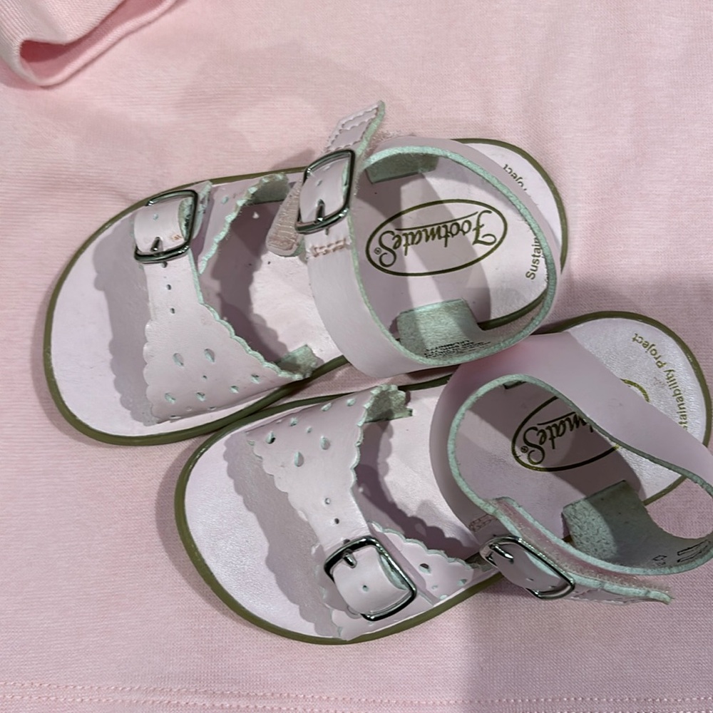 Footmates size 6. Light pink EUC